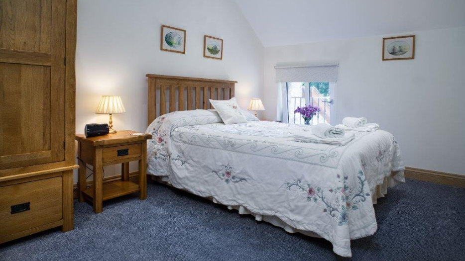TOWY-COTTAGE-MASTER-BEDROOM